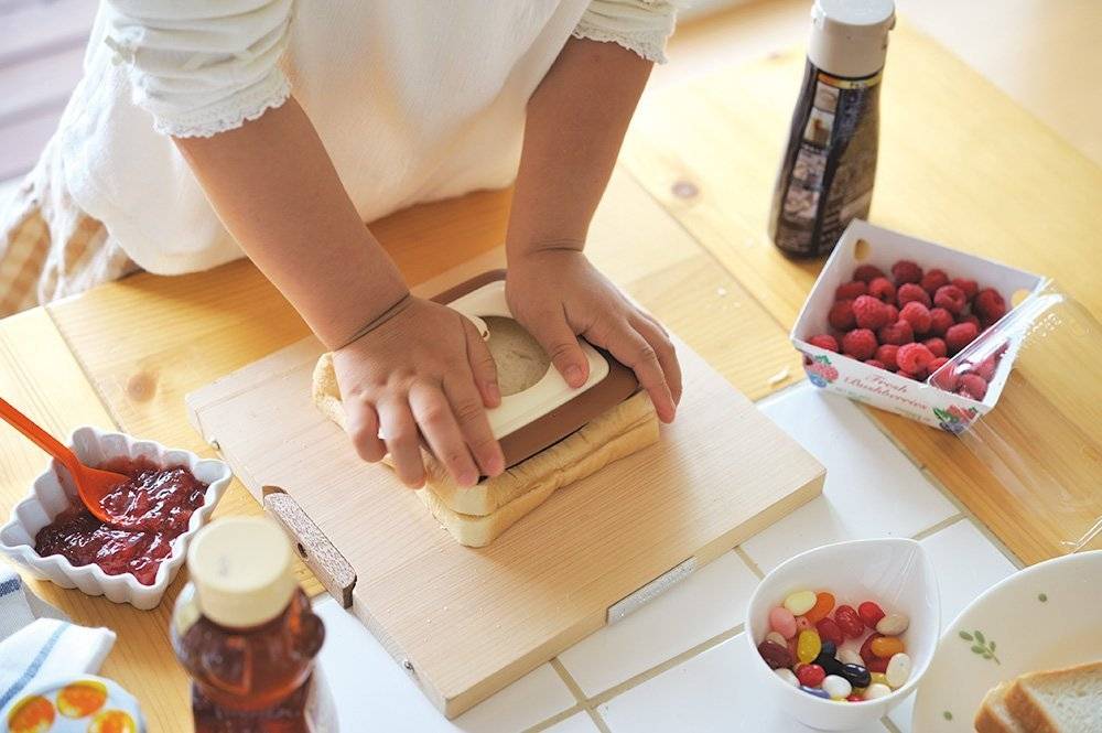 Japanese Bento Lunch Sandwich Cutter Sealed Square